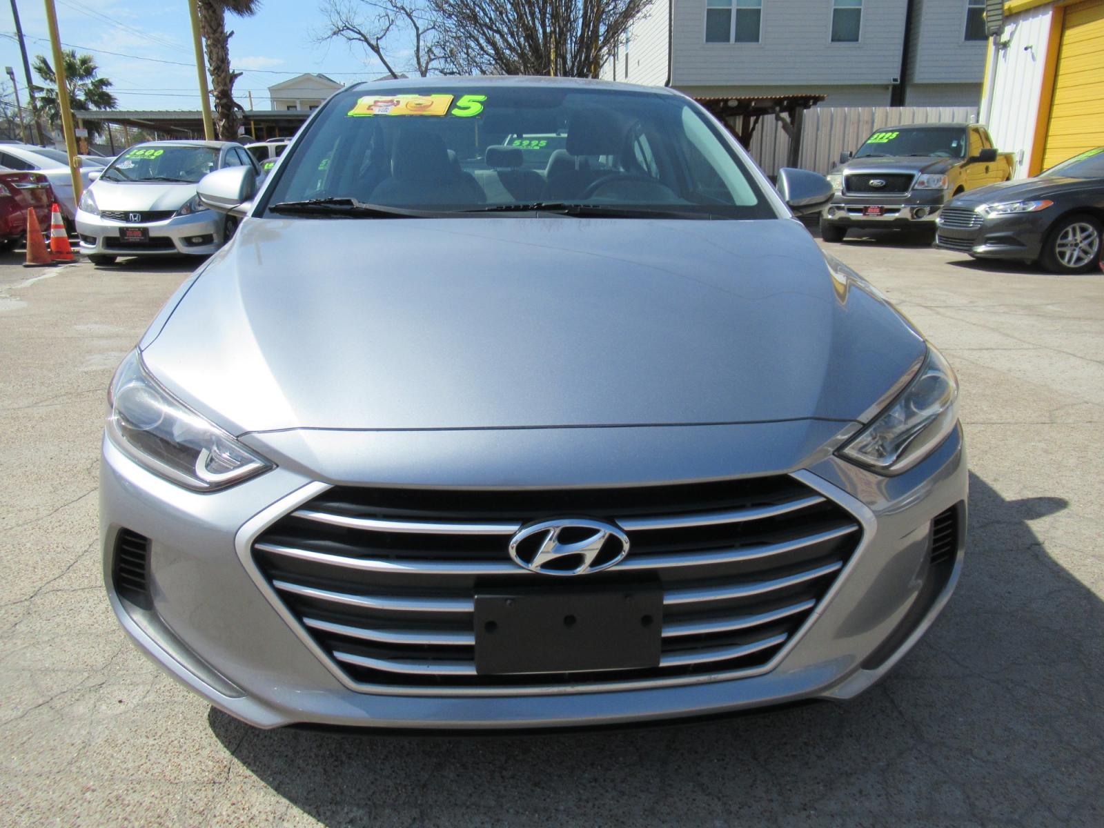 2017 Gray /Gray Hyundai Elantra Limited (5NPD84LF0HH) with an 1.8L L4 DOHC 16V engine, 6A transmission, located at 1511 North Shepherd Dr., Houston, TX, 77008, (281) 657-1221, 29.798361, -95.412560 - 2017 HYUNDAI ELANTRA SE/VALUE/LIMITED VIN: 5NPD84LF0HH003268 5 N P D 8 4 L F 0 H H 0 0 3 2 6 8 SEDAN 4 DR 2.0L I4 F DOHC 16V GASOLINE FRONT WHEEL DRIVE - Photo #12